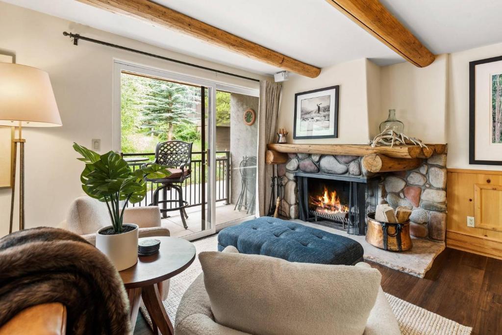 700 Monarch 201, Aspen