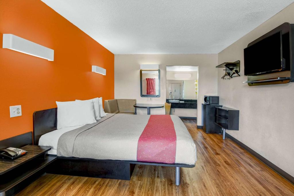 Motel 6-Calhoun, GA, Calhoun