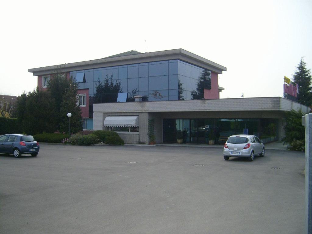 Art &amp; Hotel Treviolo — Hotel in Treviolo