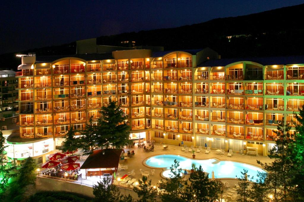 Luna Beach Hotel - All Inclusive — Hotel building in Golden Sands, Varna Region