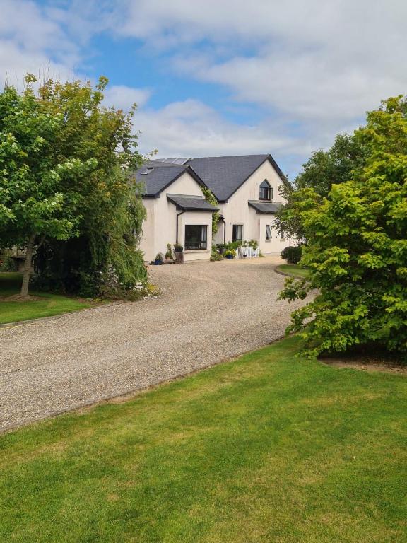 Oak Tree Lane Country House B and B — Hotel in Kilkenny