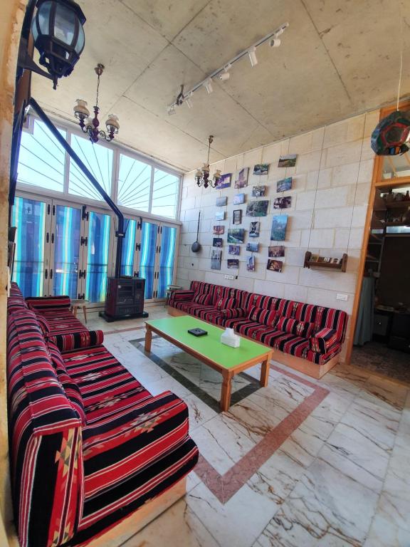 Damask Rose, Lebanese Guest House photo