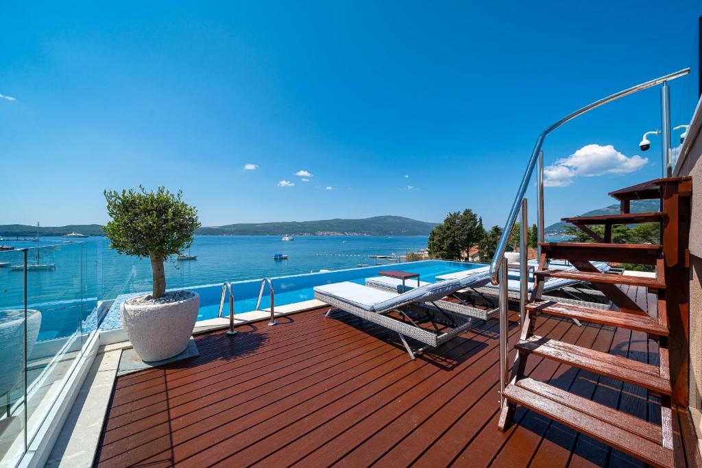 Elysium Tivat photo