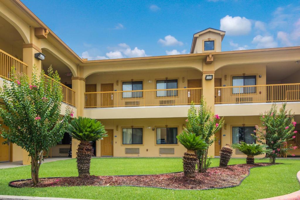 Americas Best Value Inn &amp; Suites Tomball — Hotel in Tomball (TX)