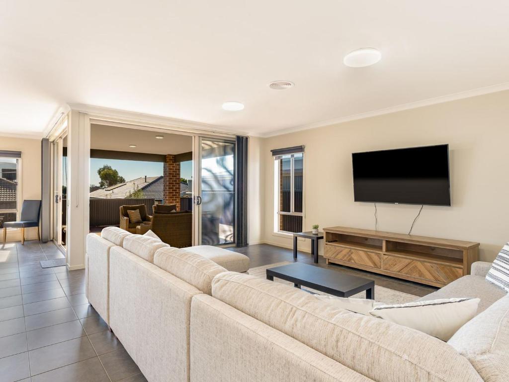 Echidna Hollow, Cowes