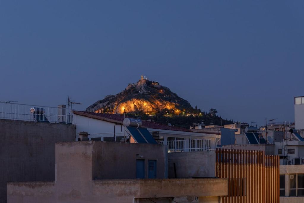 アテニアン フォス (Athenian Foss) 周辺案内