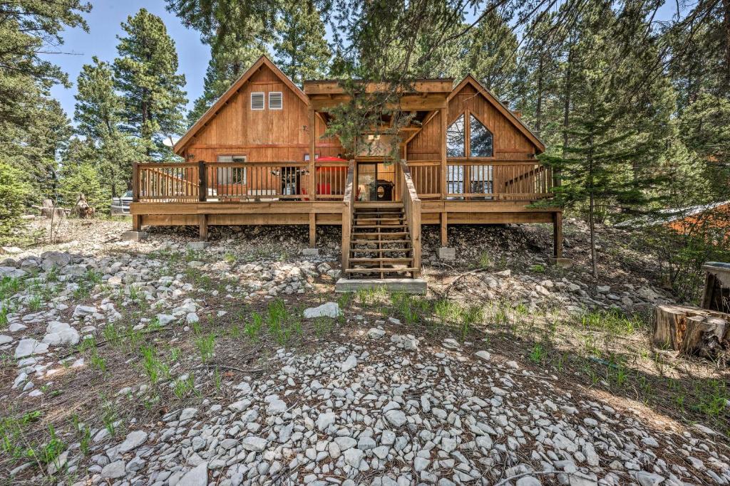 Peaceful and Private Cloudcroft Cabin with Deck!, Cloudcroft