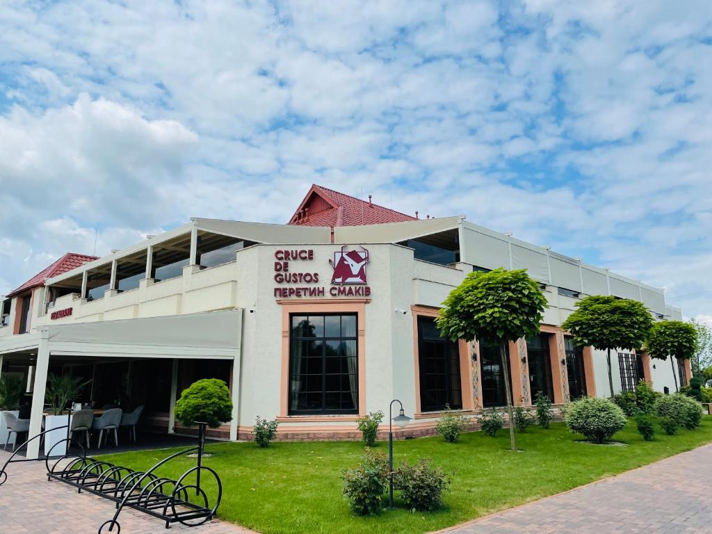 Cruce de Gustos — Hotel in Ivano-Frankivsk