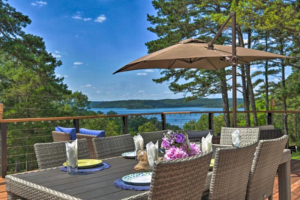 Upscale Cottage with Furnished Lake-View Deck!, Rambo Riviera