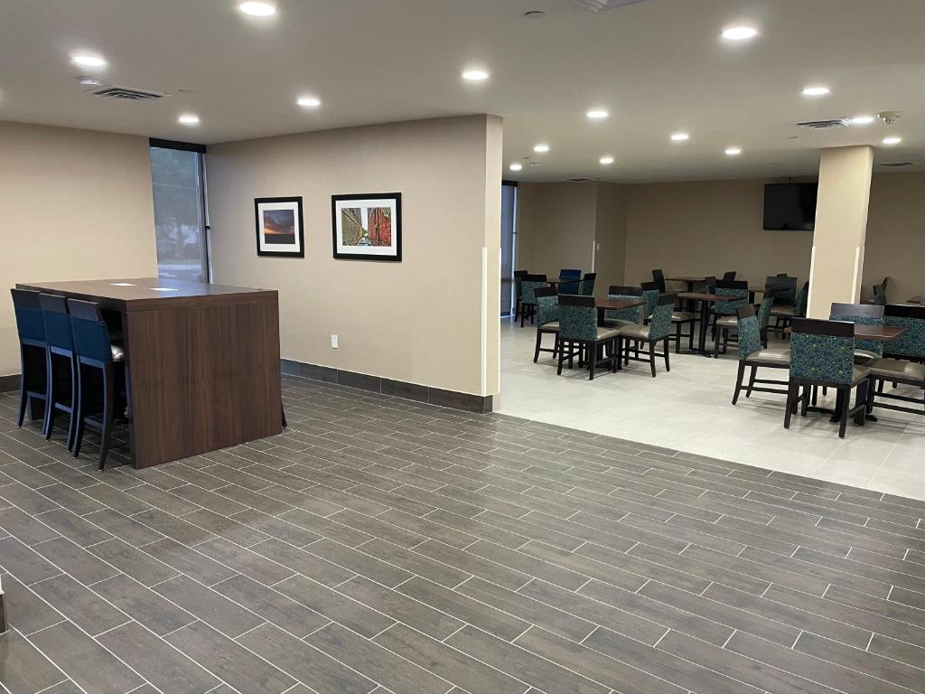 Quality Inn & Suites Spring Lake - Fayetteville Near Fort Liberty photo