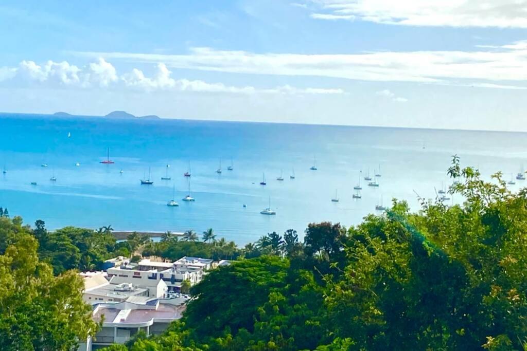 Outstanding executive apartment with endless ocean views