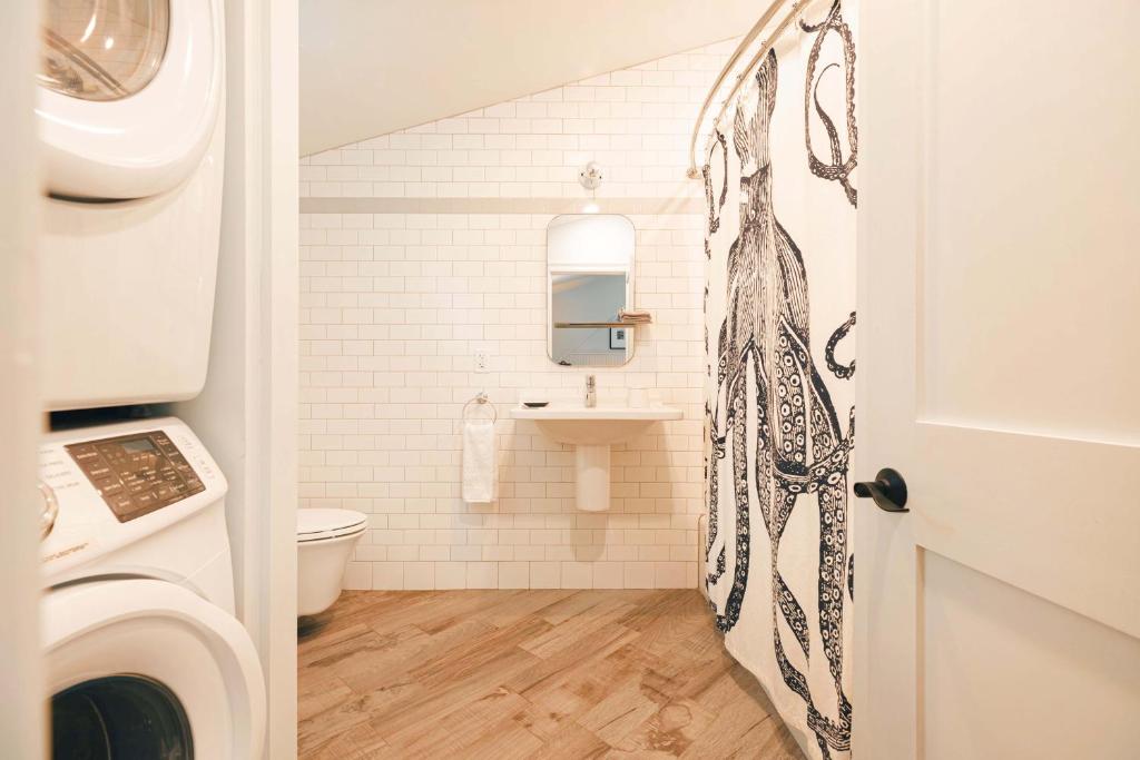 GREAT ISLAND INN - A Modern Boutique Hotel photo