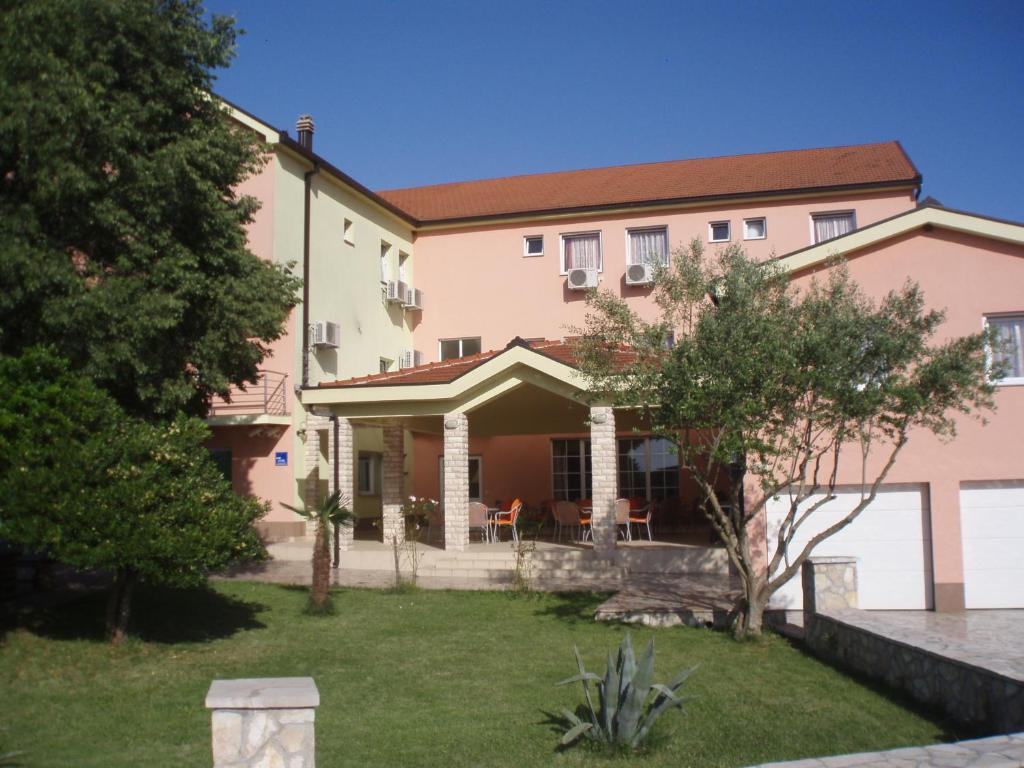 Hotel ''Marinko Kozina'' - Medjugorje — Hotel in Medjugorje