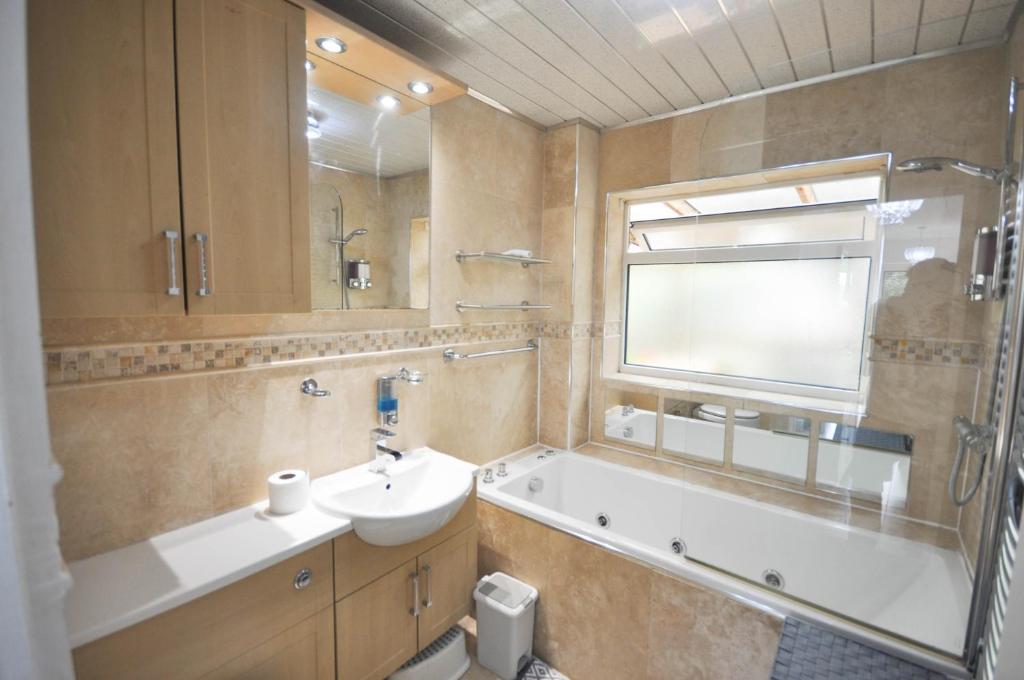 Modern 2 Bed Apartment