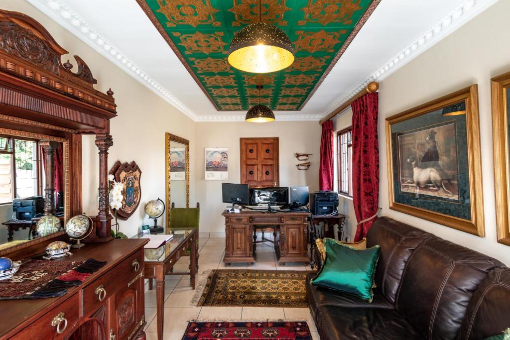 Antiqua Guest House — Hotel in George