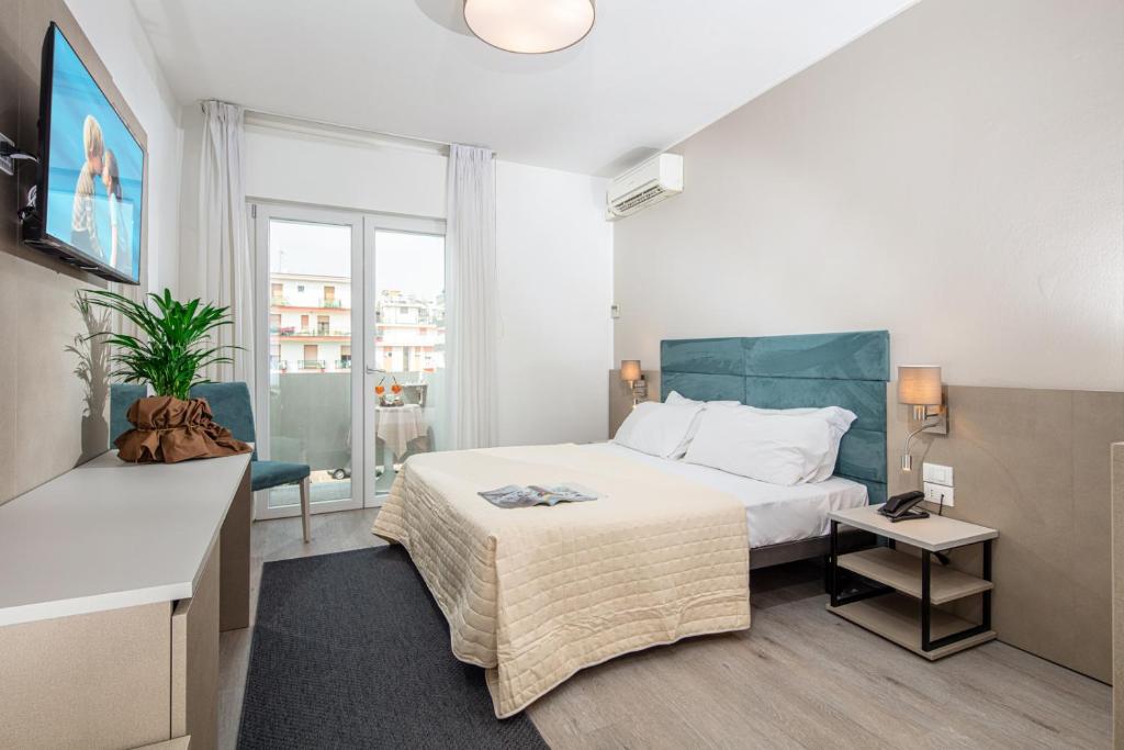 Hotel Pigalle - 4