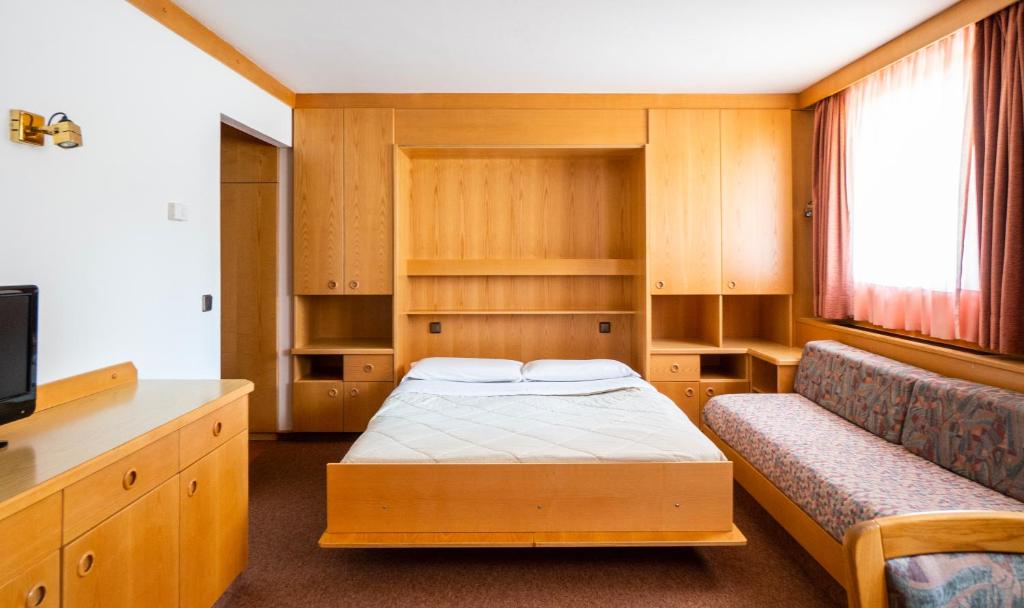 Apartments Lores photo