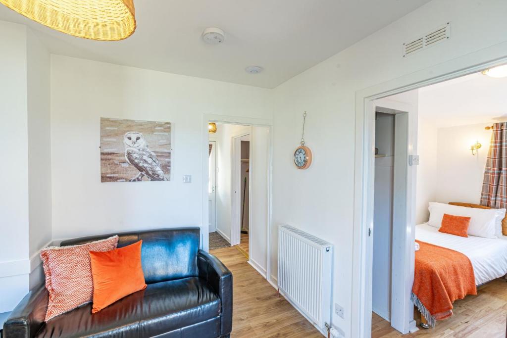 Fern Lodge 2 with Hot Tub, Belladrum