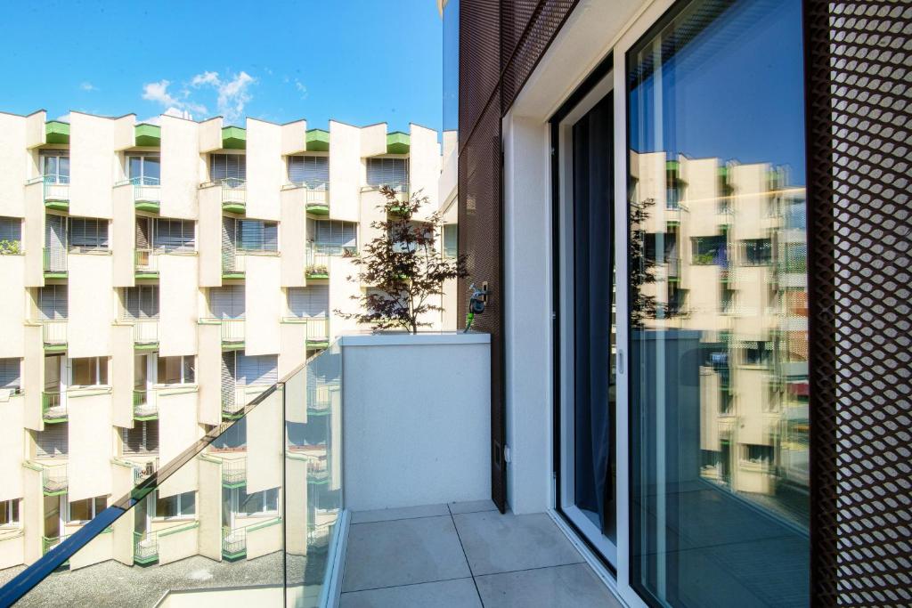 Flat Iron Modern Apartments photo
