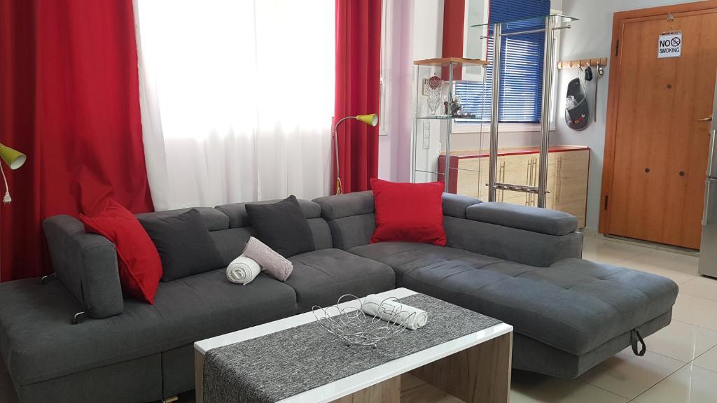 Renovated lovely apartment near airport & sea 전경