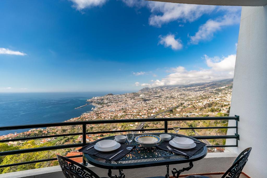 Atlantic Ocean view by HR Madeira, Funchal