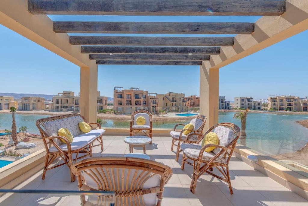 La Casa de Playa Tawila on Island 4BR Private with Heated Pool photo