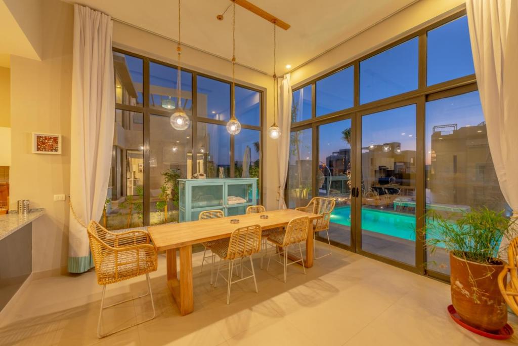 La Casa de Playa Tawila on Island 4BR Private with Heated Pool photo