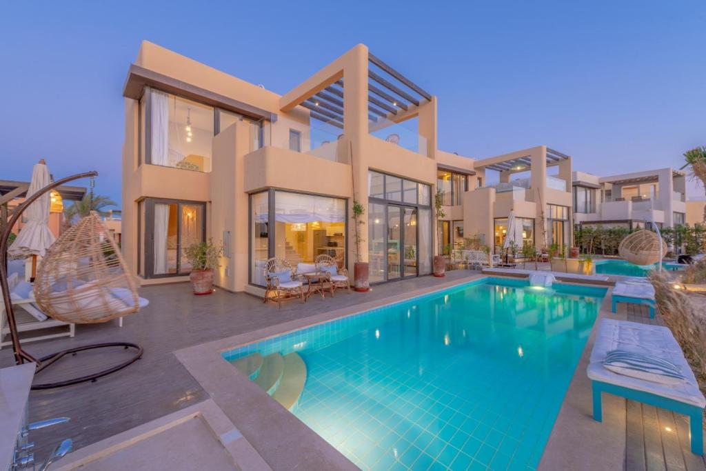 La Casa de Playa Tawila on Island 4BR Private with Heated Pool — Hotel in Hurghada