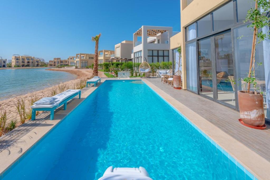 La Casa de Playa Tawila on Island 4BR Private with Heated Pool photo