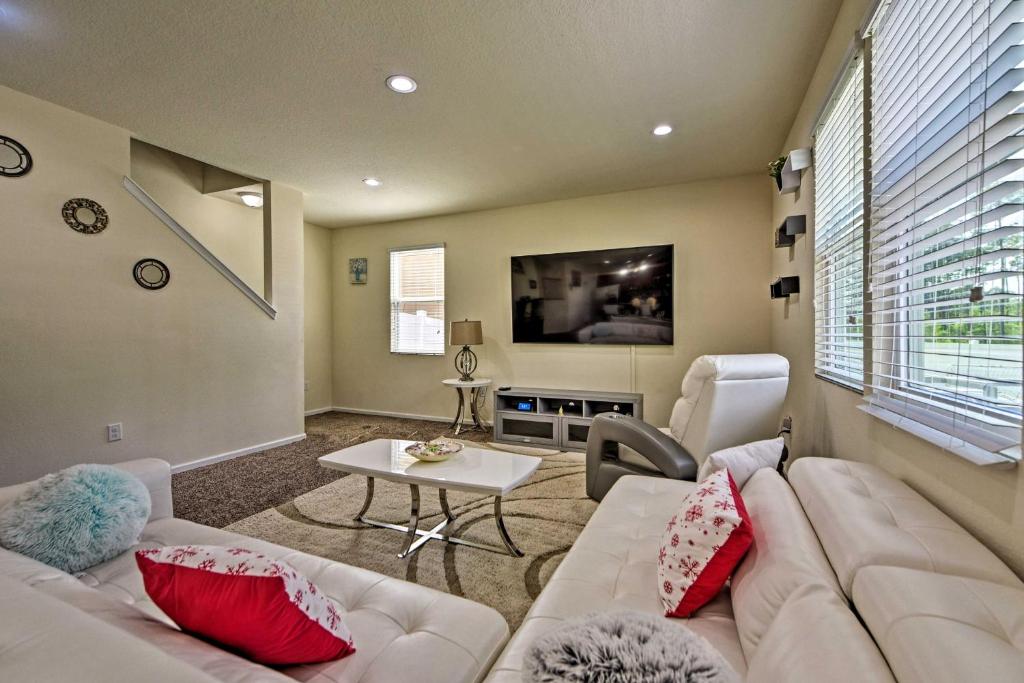 Jax Home with Yard - 10 Mi to Adventure Landing!, Jacksonville