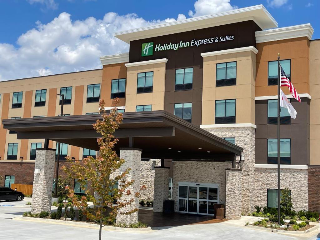 Holiday Inn Express and Suites Ft. Smith Airport photo