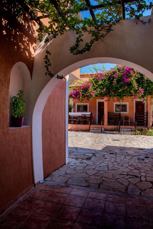 Efrosini Village — Hotel building in Kateleios, Ionian Islands