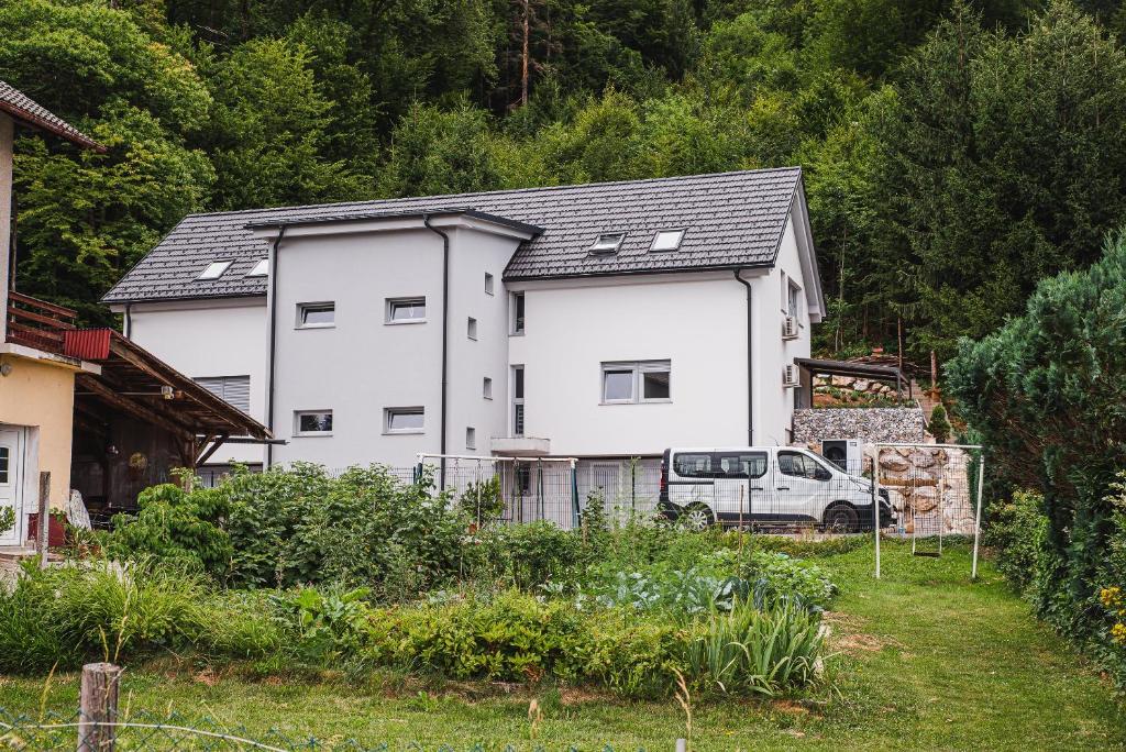 Apartments Rozalija — Hotel in Preddvor