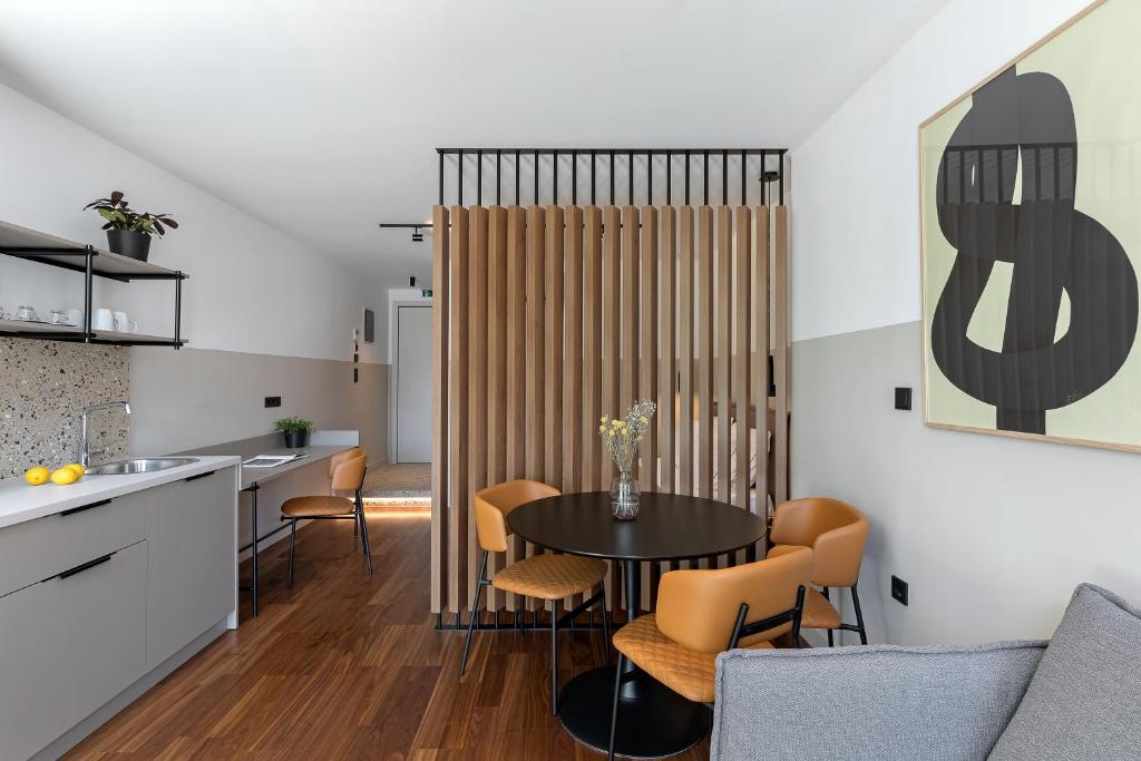 The Athenians Art Apartments — Hotel in Athens