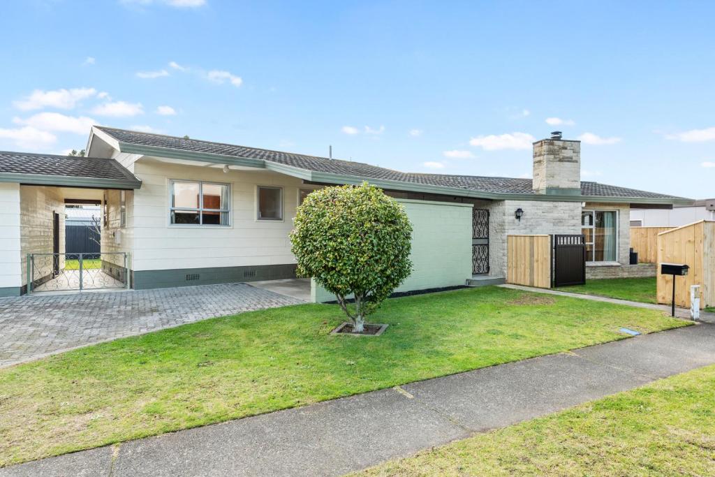 Moreton View - Gisborne Holiday Home
