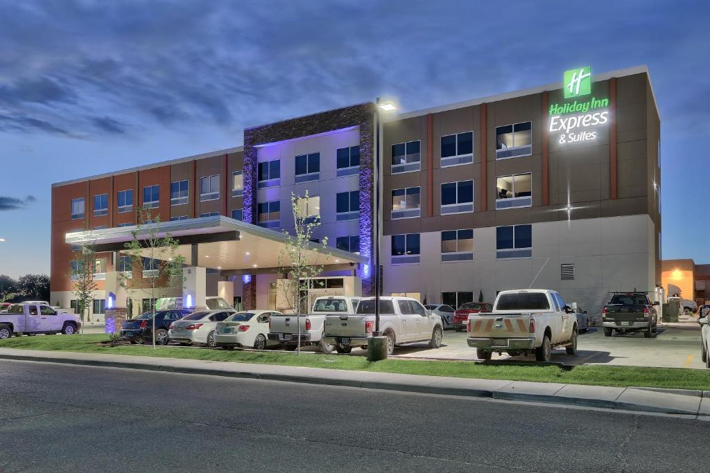 Holiday Inn Express & Suites Roswell photo