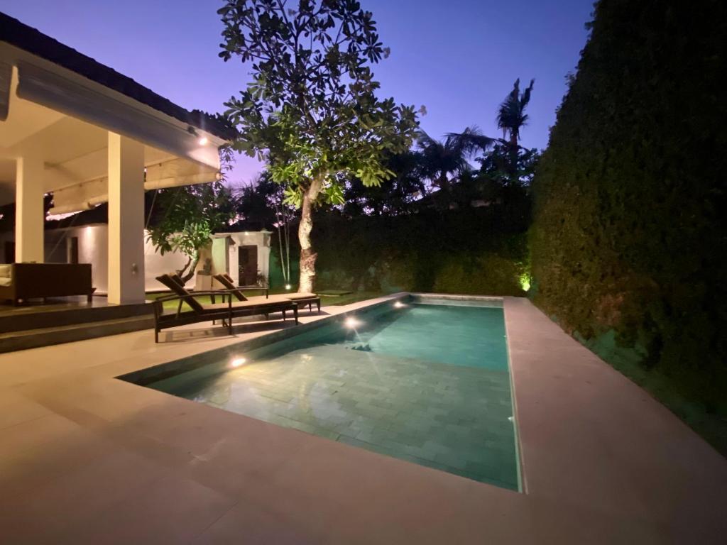 Villa EMMA | heart of Seminyak | 350m Beach photo