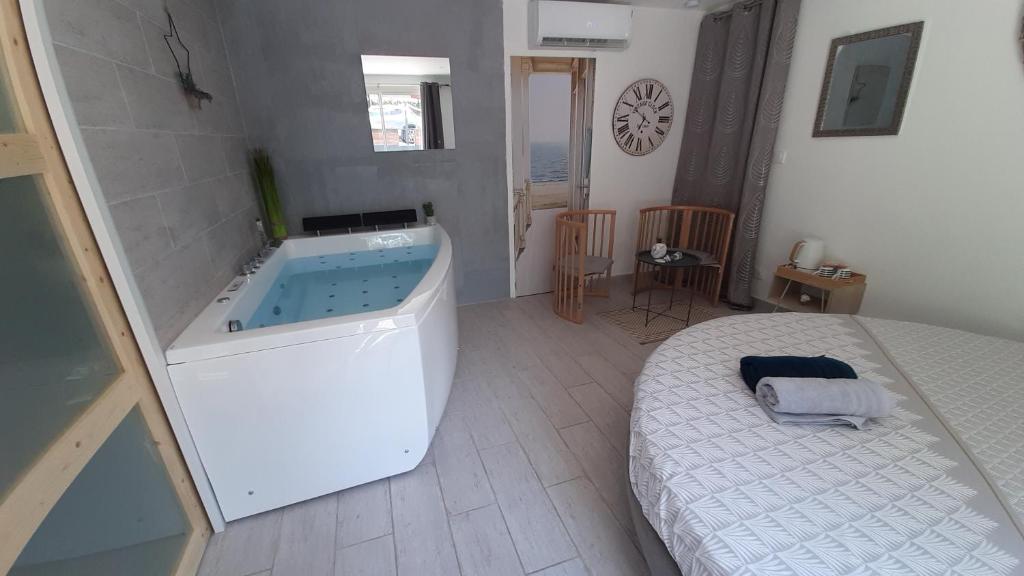 Allegria Nimes Chambre Deluxe Spa - 5
