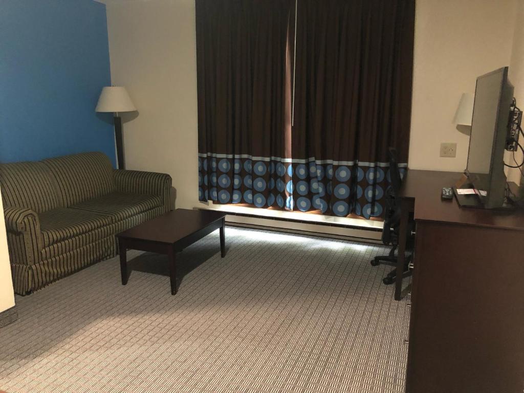 Amerivu Inn & Suites photo