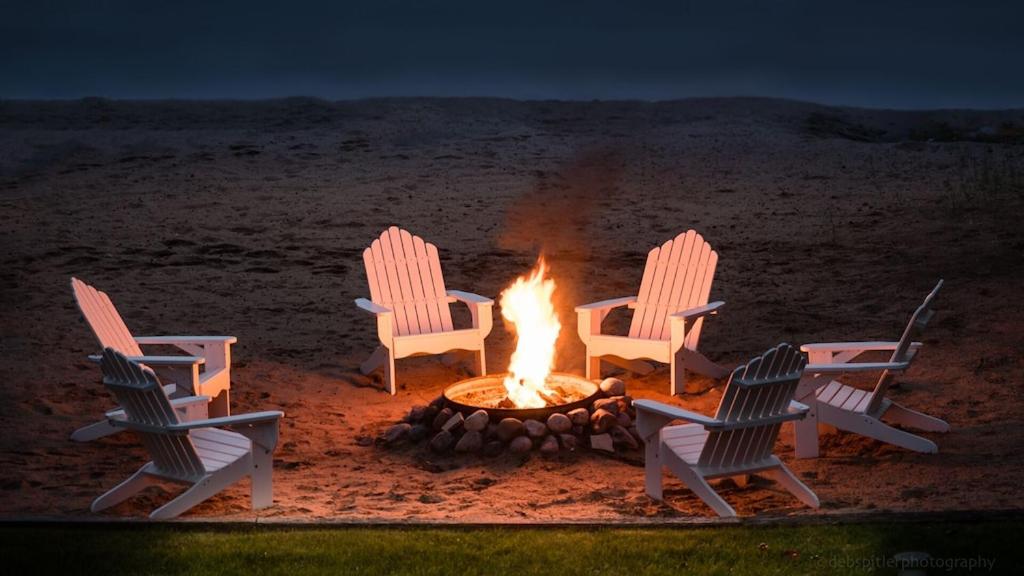 Majestic Pines Lakeside Lodge in Redgranite reviews, prices