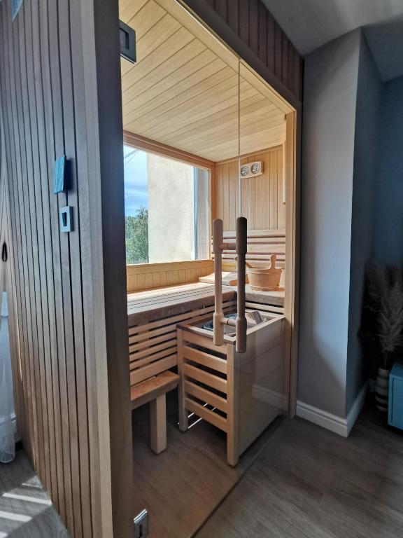 Lux Apartment with Sauna & Balcony - 5