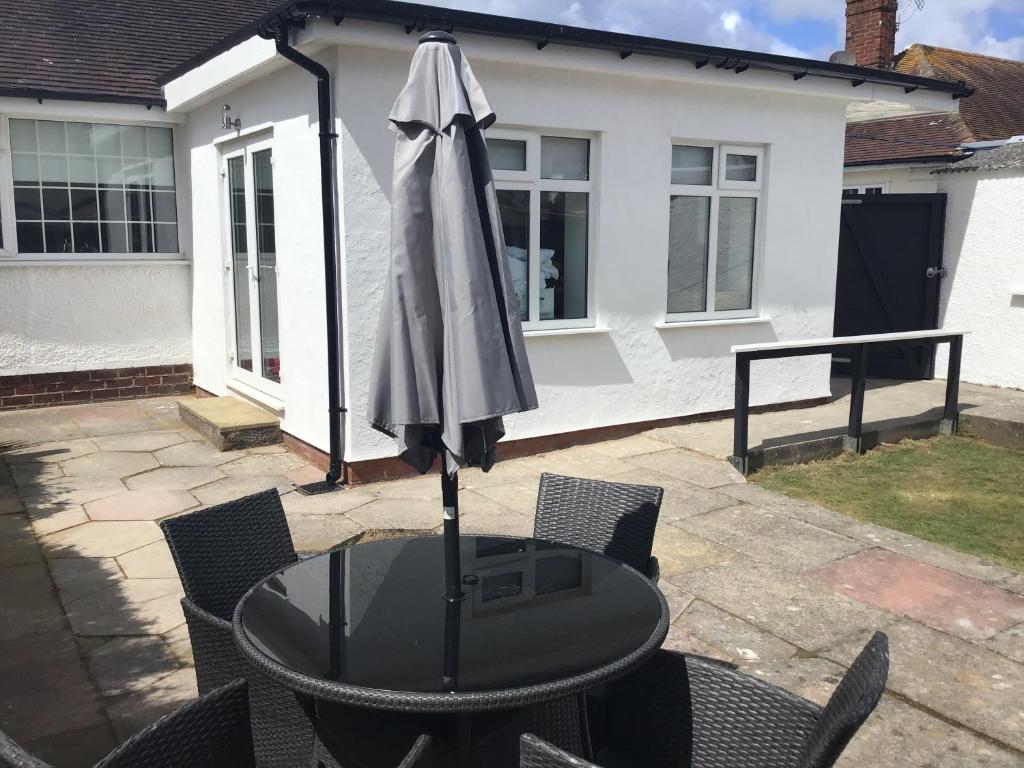 3 Bed Bungalow, Penrhyn Bay photo 7