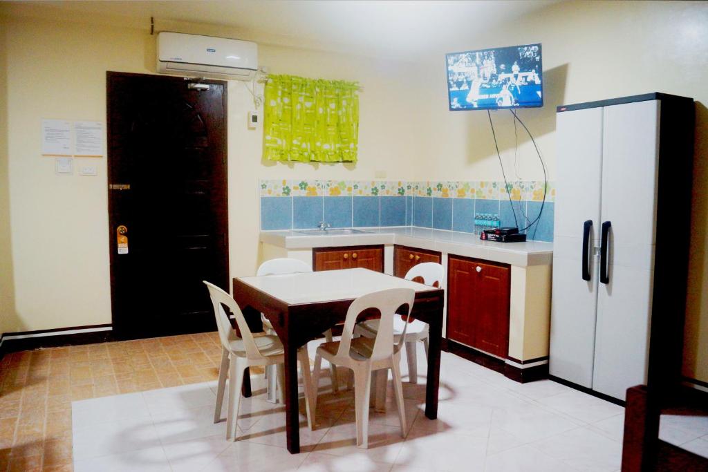 Shared lounge/TV area