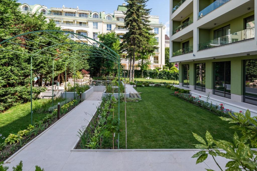 Romance Hotel and Family Suites — Obiekt in Święty Konstantyn i Helena, Region Warna