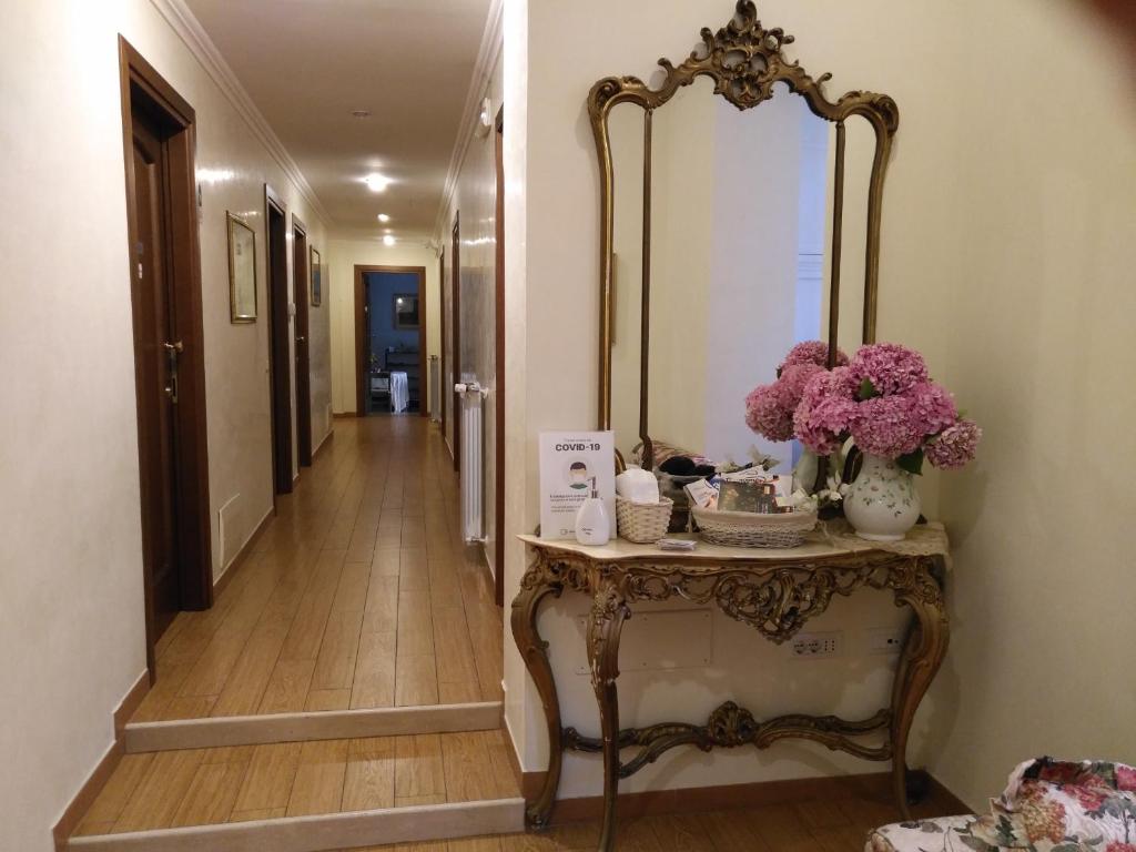 Tucci's Roma Guest House photo