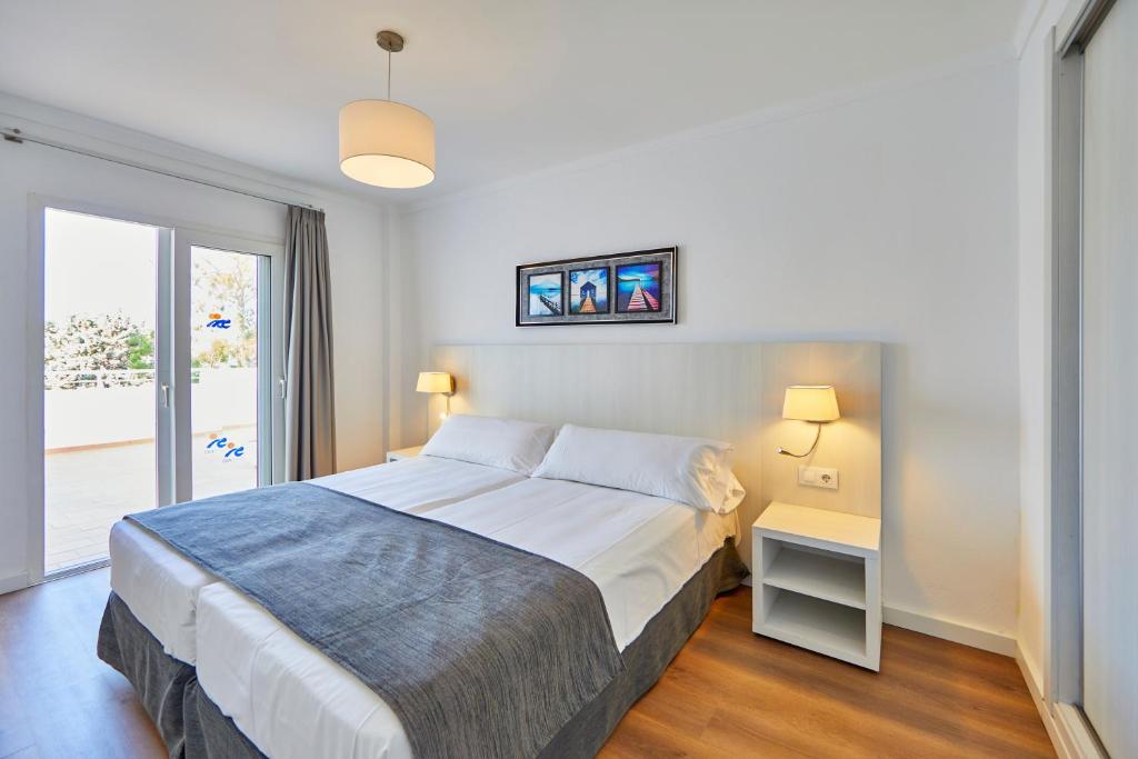 OLA Apartamentos Cala d'Or — Hotel rooms in Cala d´Or, Balearic Islands