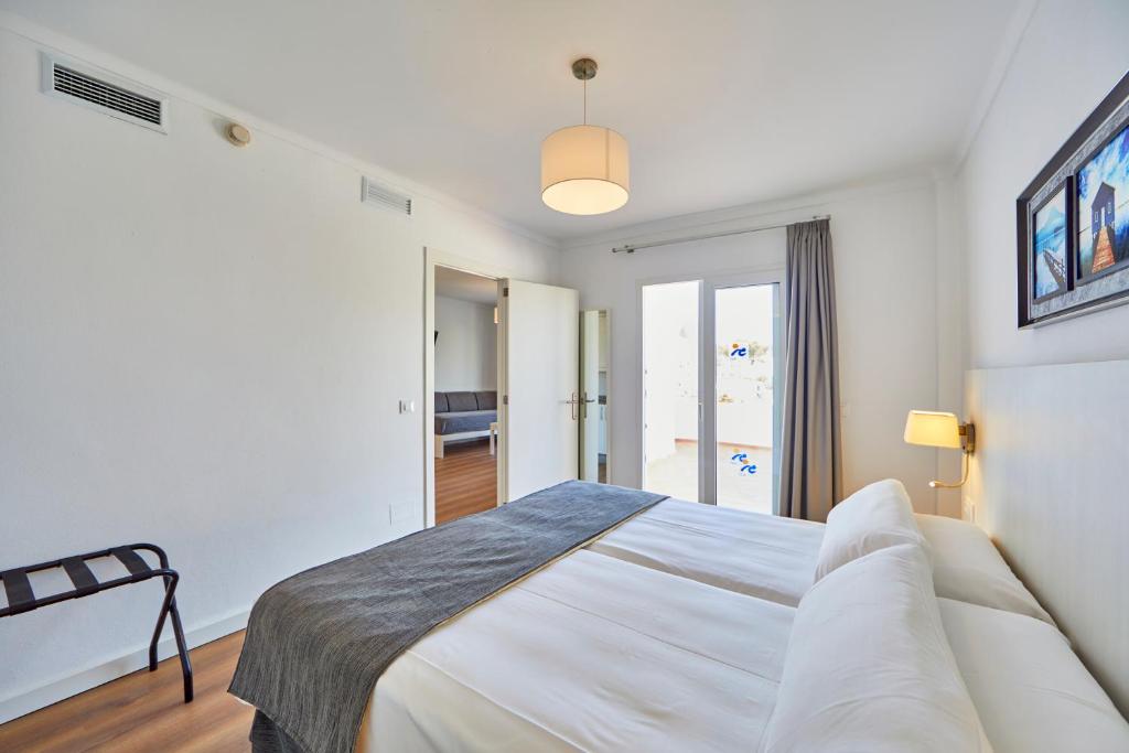 OLA Apartamentos Cala d'Or — Hotel rooms in Cala d´Or, Balearic Islands