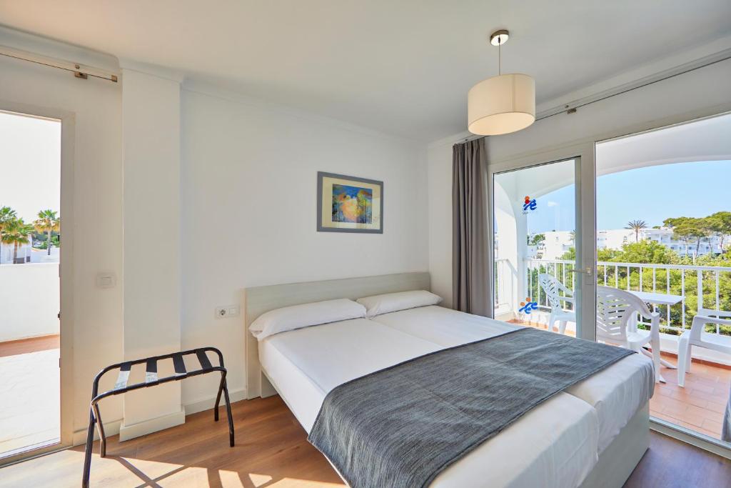OLA Apartamentos Cala d'Or — Hotel rooms in Cala d´Or, Balearic Islands