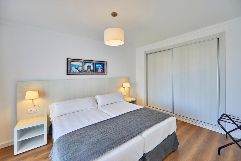OLA Apartamentos Cala d'Or — Hotel rooms in Cala d´Or, Balearic Islands
