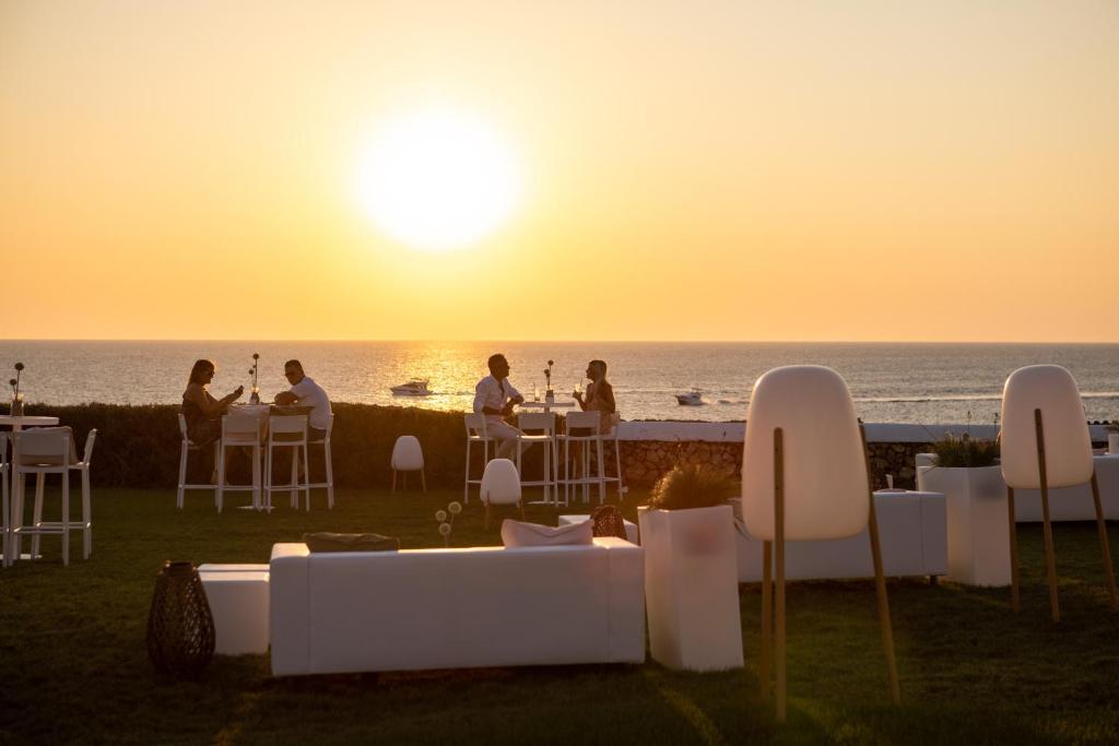 RVHotels Sea Club Menorca — Restaurant & bars in Cala'n Blanes, Balearic Islands